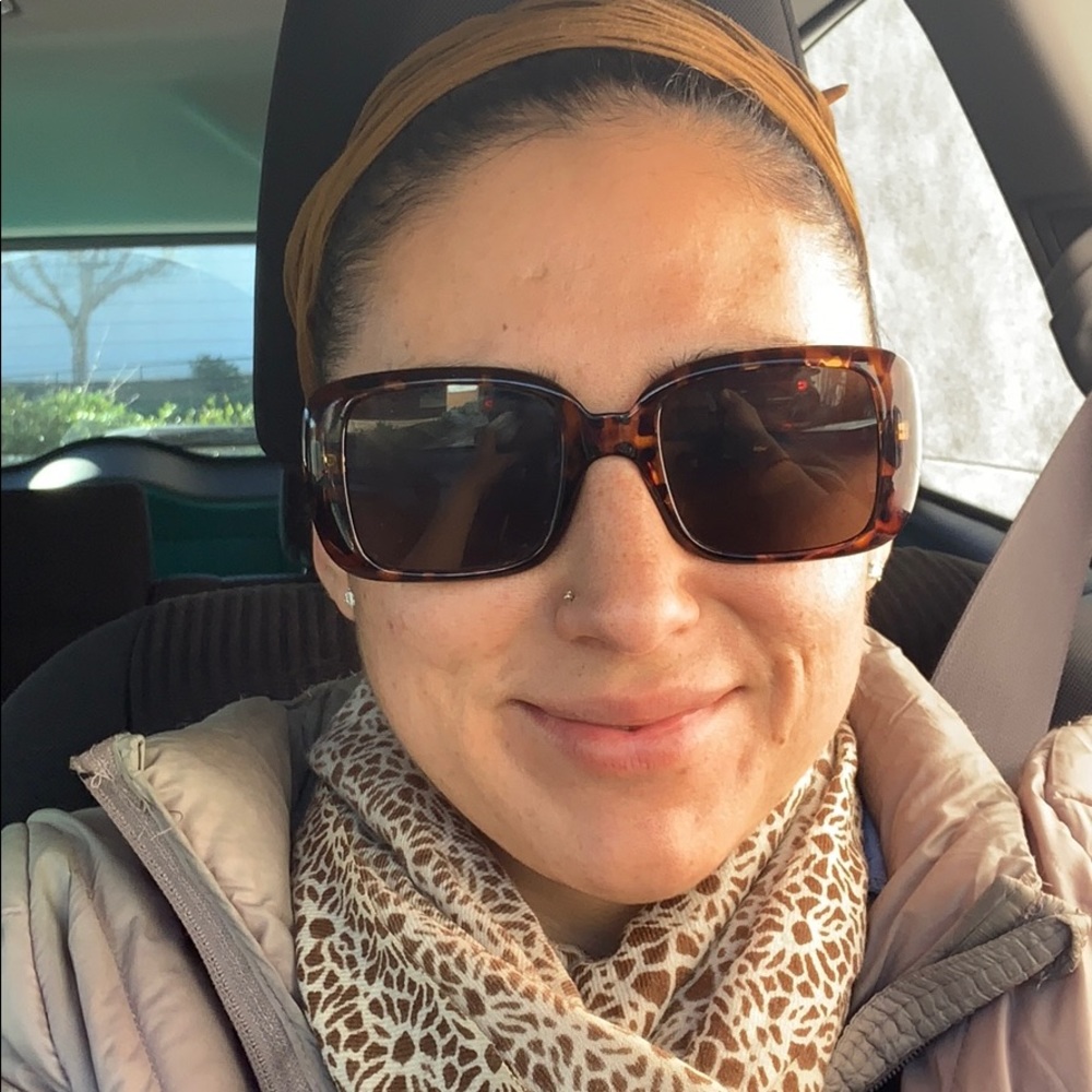 Meet your Posher, Edith